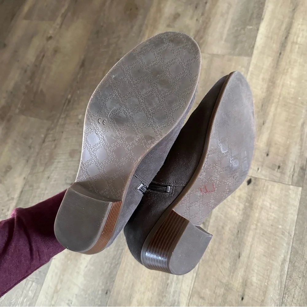 Vionic | Vera Suede Booties
